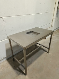 Stainless steel table with cut-out - 120x70 cm